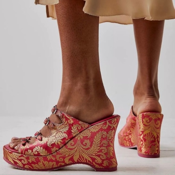 New Free People Huffman Buckle Wedge Heels size 40 - Picture 2 of 10